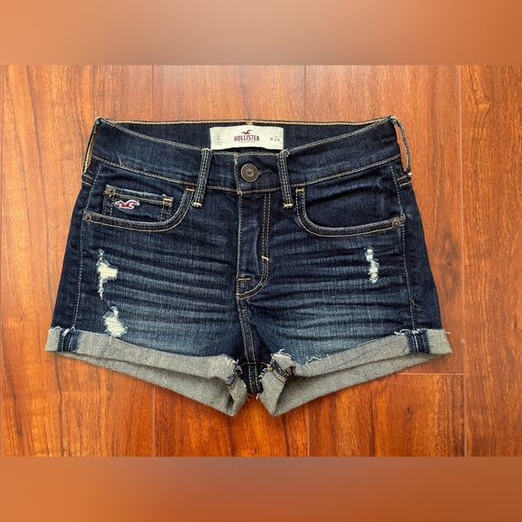 NWT Hollister Women's Distressed Dark Blue Jean Shorts Size 0 25 - Picture 1 of 3
